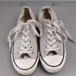 Size 6 Men's Converse Shoes